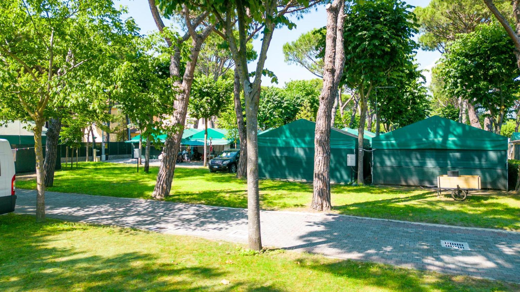 Camping Apuano Марина-ди-Масса Экстерьер фото